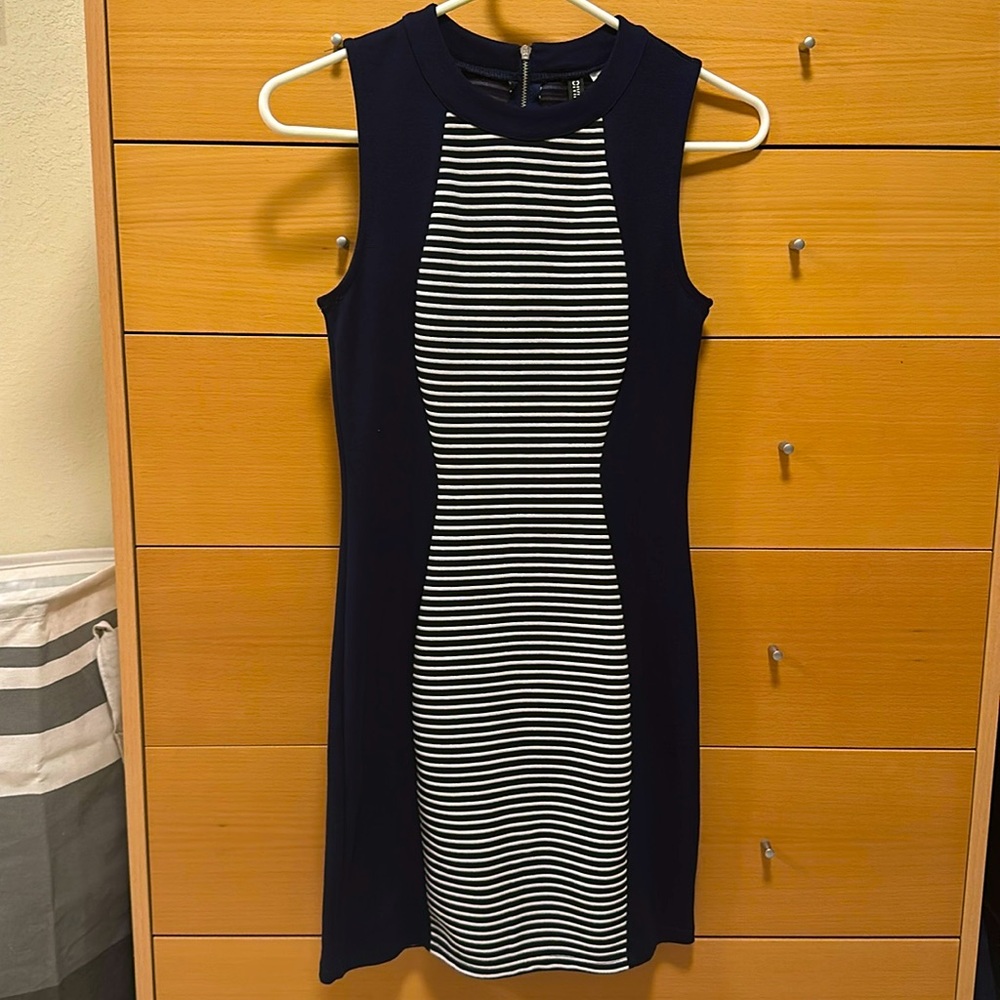 🍋2 for $10🍋 H&M Divided Navy Blue Bodycon dress.  Size 6.